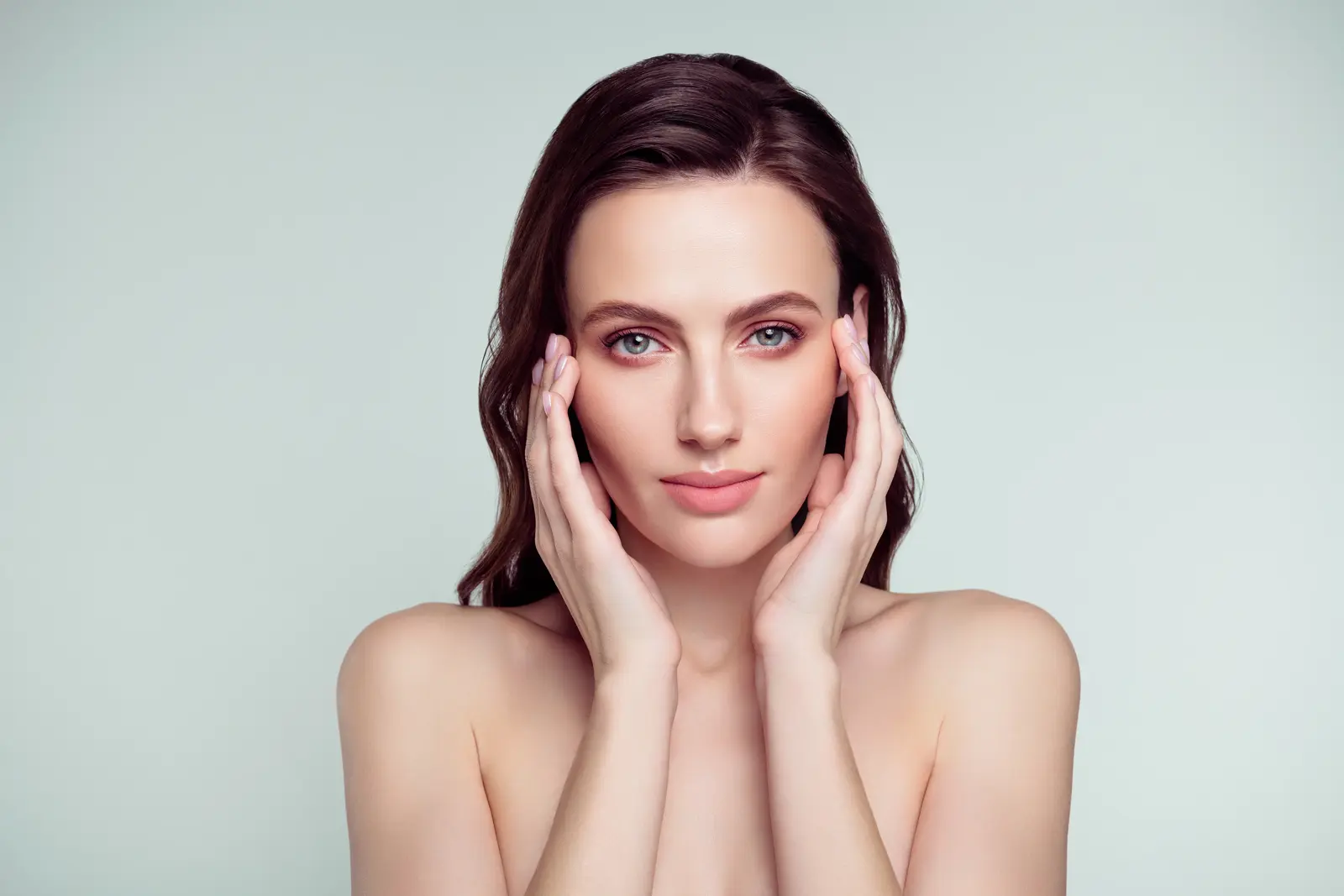 Photo portrait of attractive young woman